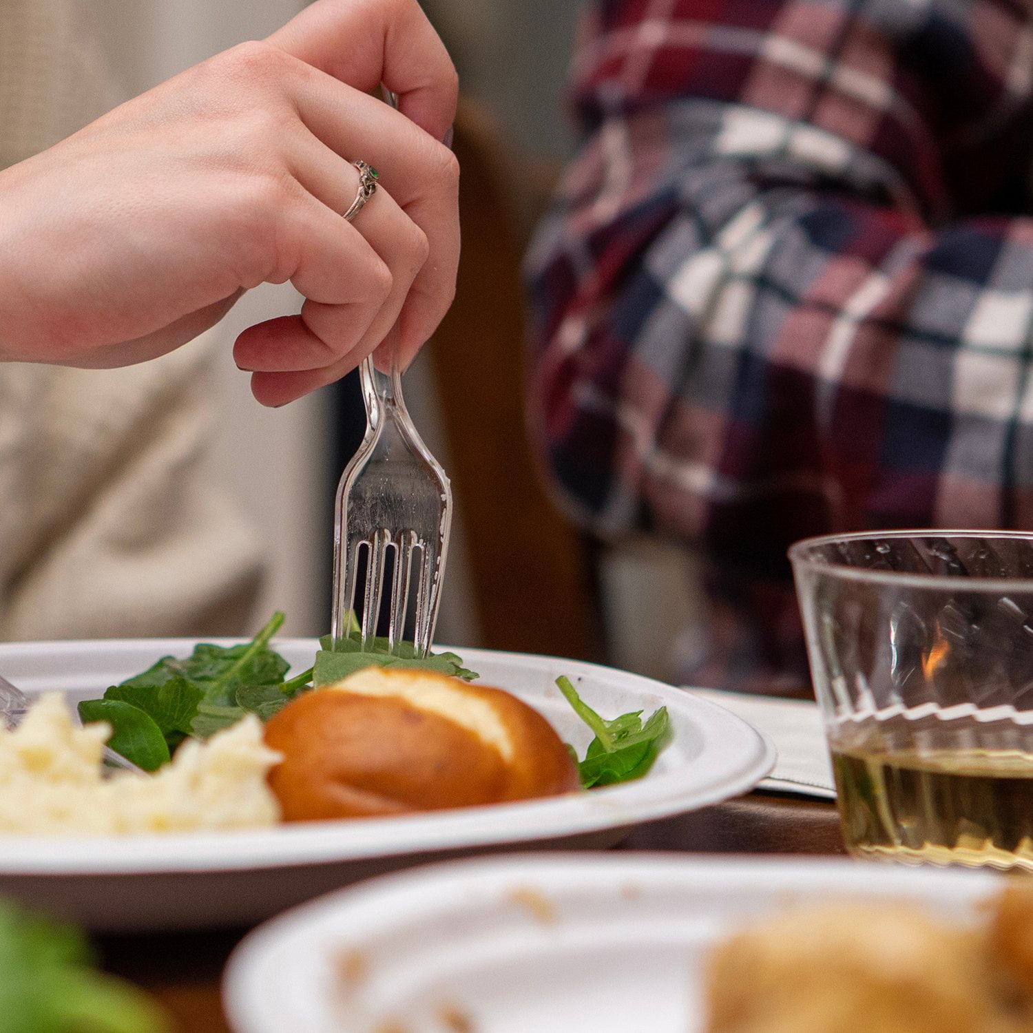 Chinet Classic Dinner Paper Plates, 10.375", 165 ct. - Image 7