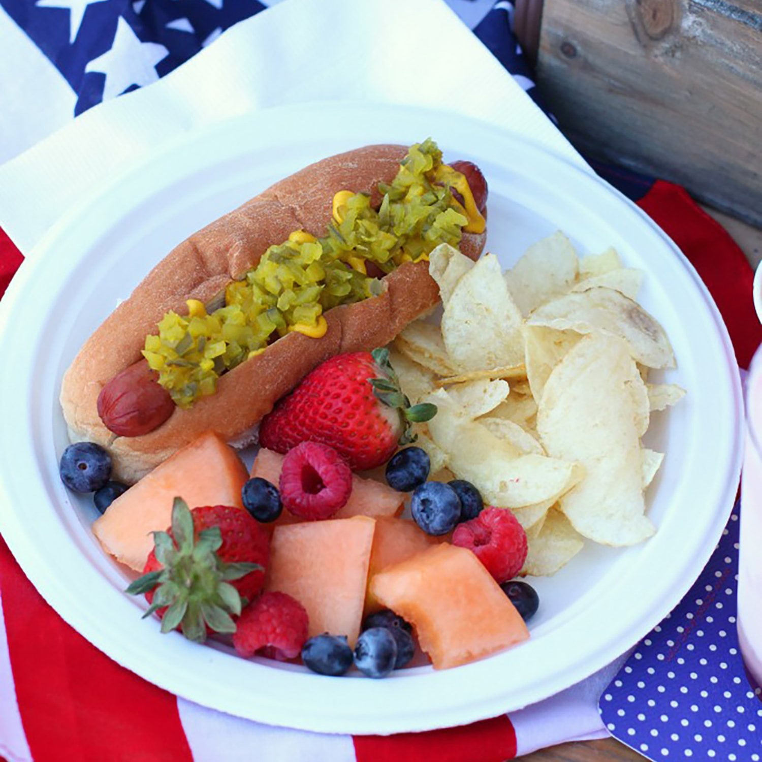 Chinet Classic Dinner Paper Plates, 10.375", 165 ct. - Image 8