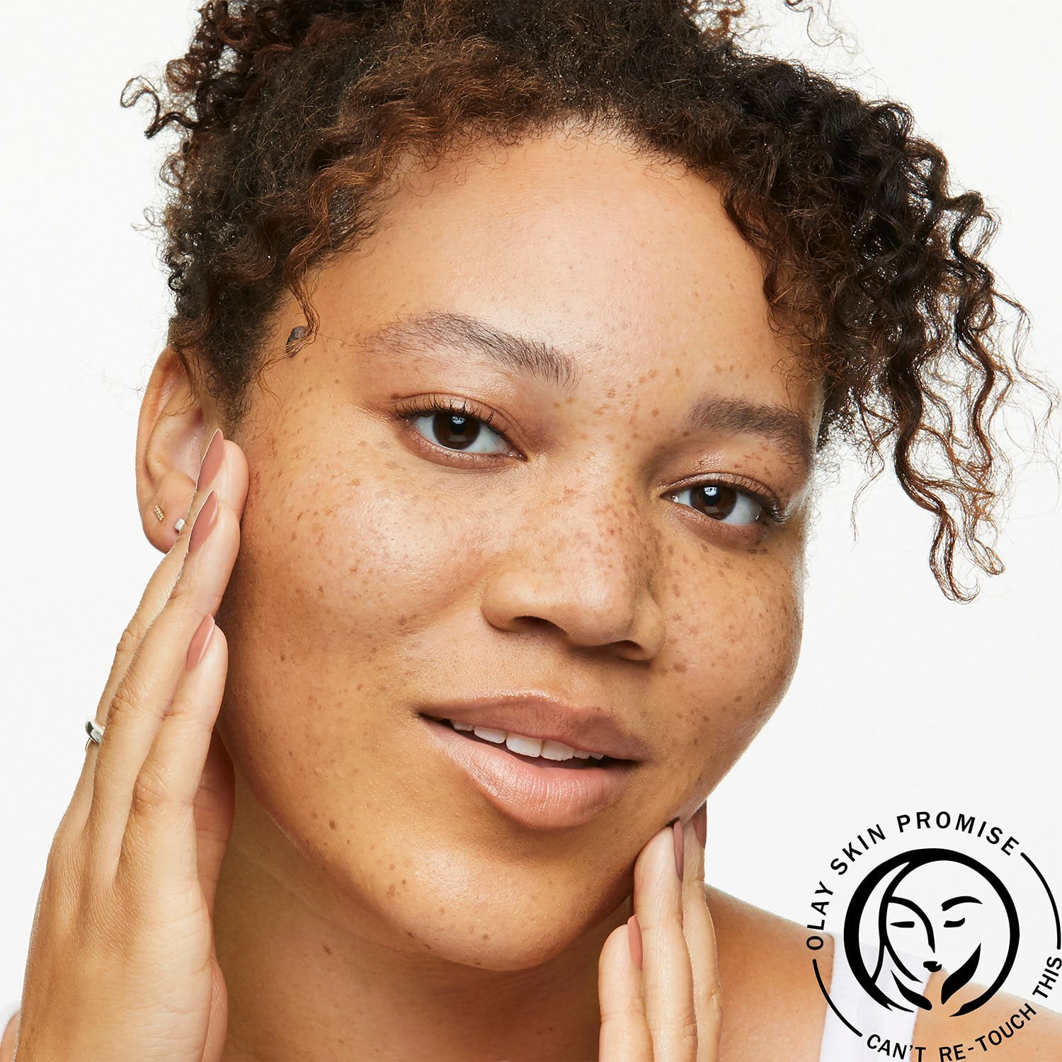 Olay Facial Cleanser and Detoxifying Pore Scrub Duo Kit - Image 7