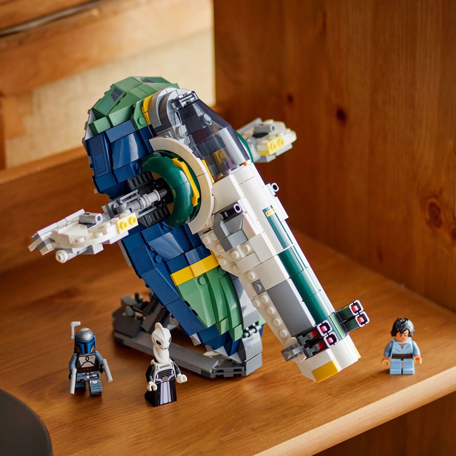 LEGO Star Wars: Attack of the Clones Jango Fett’s Starship Building Set, 707 pc. - Image 4