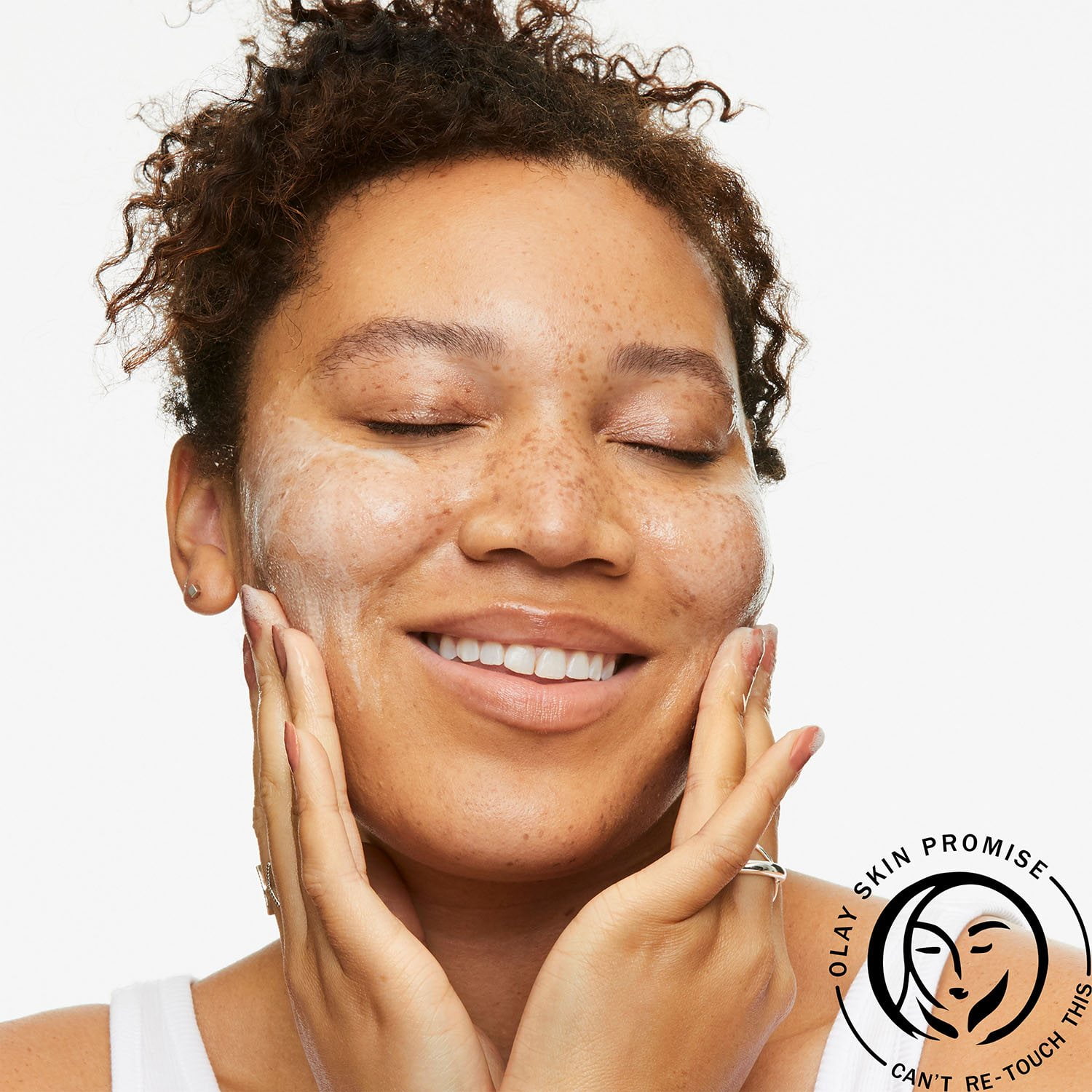 Olay Facial Cleanser and Detoxifying Pore Scrub Duo Kit - Image 6