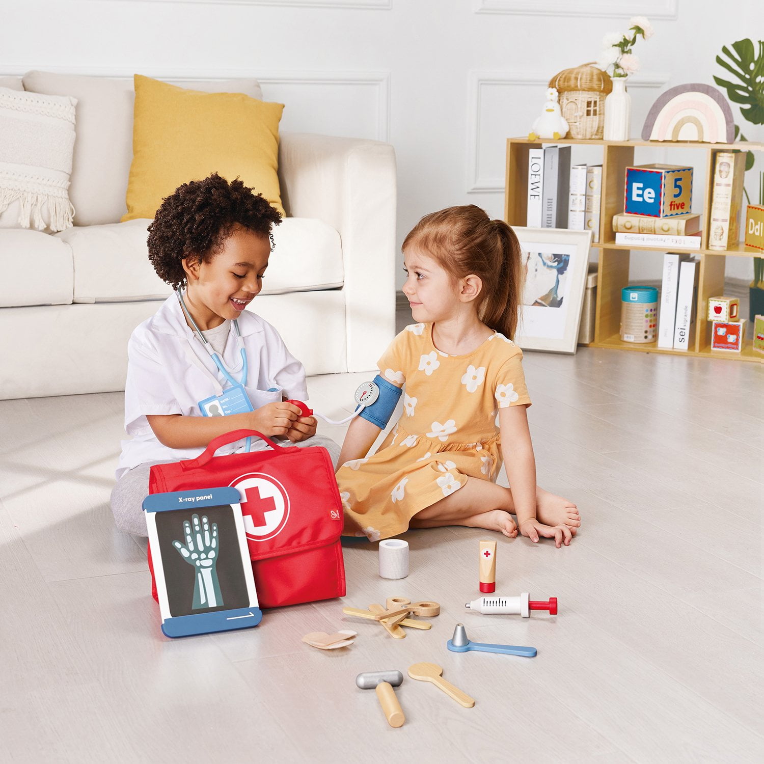 Hape Role Play Little Doctor Playset - Image 4
