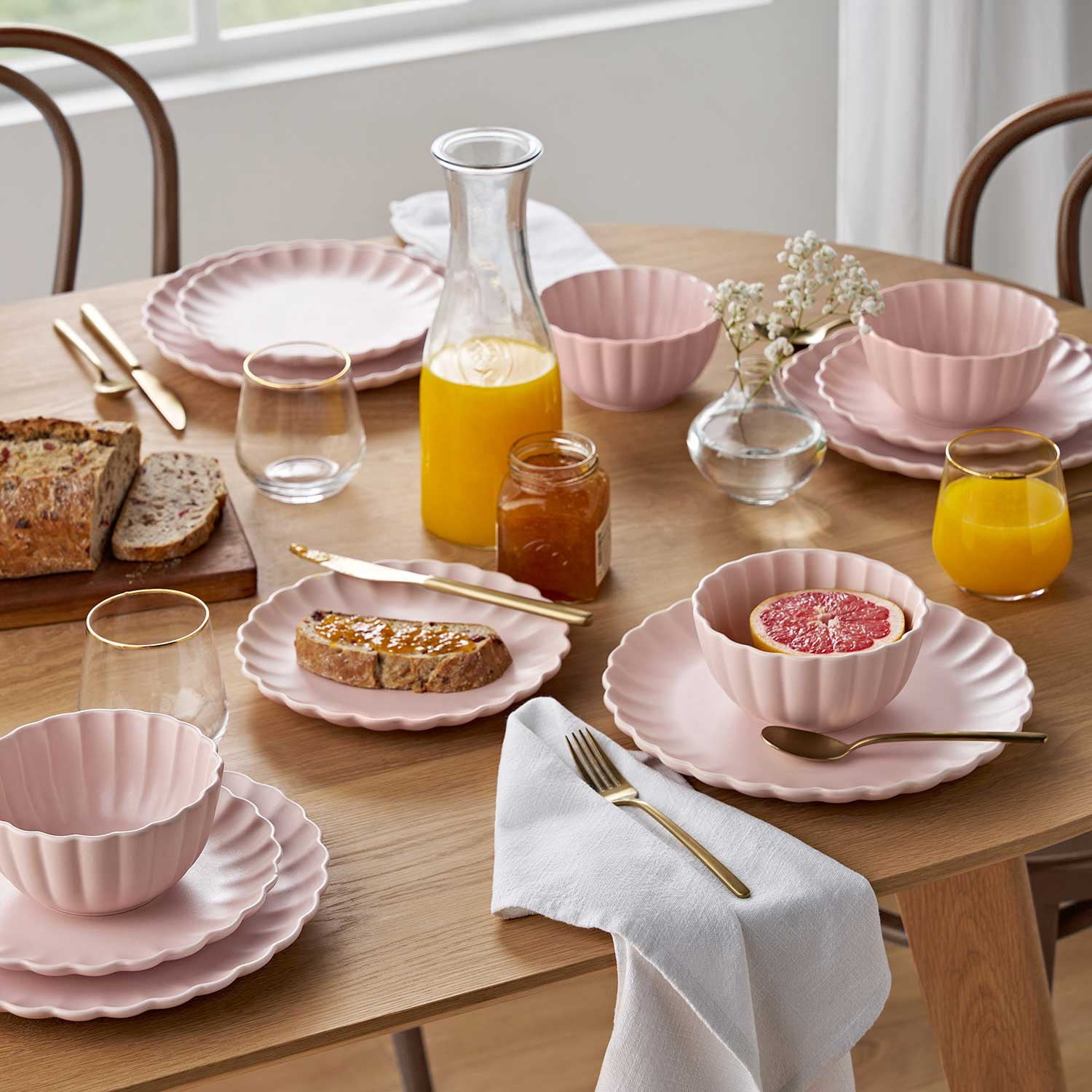 Member's Mark 12-Piece Scallop Dinnerware Set