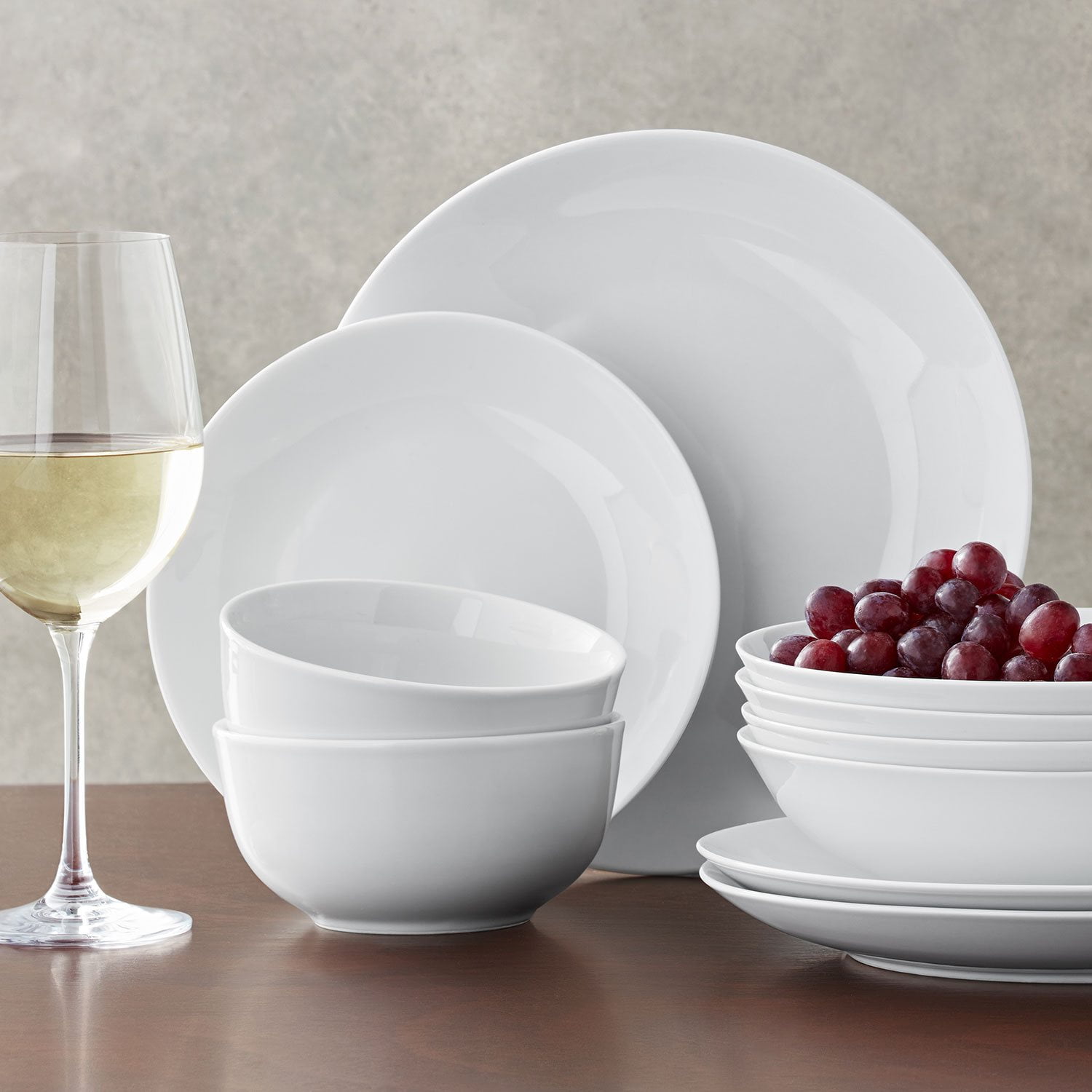 Member’s Mark 16-Piece Porcelain Dinnerware Set - Image 2